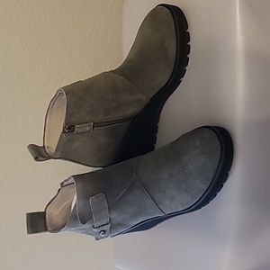 Eileen Fisher Tinker Dark Moss Wedge Bootie Size 7.5 $265